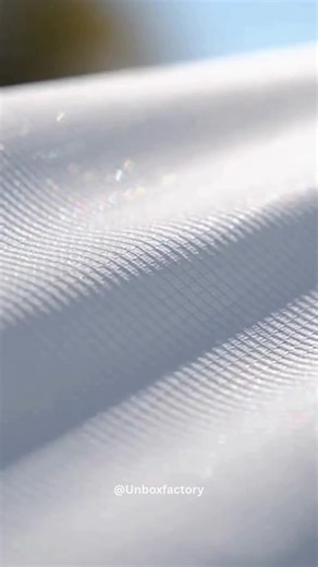 Scientists Create Fabric That Cools Under Sunlight—No Power Required Scientists have developed a new fabric that cools the body under direct sunlight by reflecting light instead of absorbing heat. Unlike traditional cooling materials, this fabric works passively, requiring no electricity, batteries, or active systems. The breakthrough could revolutionize clothing, building materials, and outdoor equipment in a warming world. Important Details: • Fabric cools under direct sunlight • Works via lig