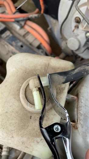 🚗 Tackle automotive repairs with ease using the 4-piece hose clamp plier set! Perfect for fuel lines, coolant hoses, and more, these ergonomic, high-strength pliers offer comfort and precision for every job. 🛠️ Say goodbye to struggle and hello to effortless hose removal — get yours today! 💪 | Zenro Mall