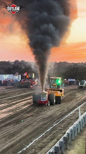 523K views · 5.5K reactions | "Diggin' Fever" Rolling coal at sunset!! #tractorpulling #fblifestyle | Outlaw Truck & Tractor Pulling Association | Facebook