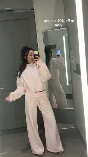 The viral mockneck set??