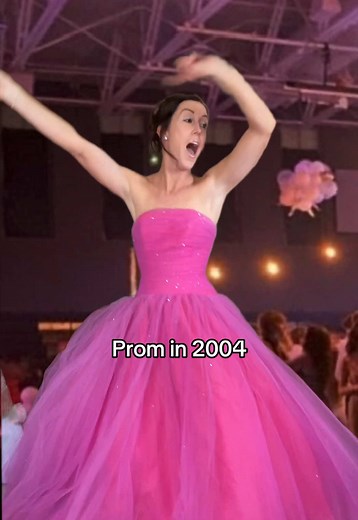 Prom Dresses from the 2000s: Nostalgic Trends