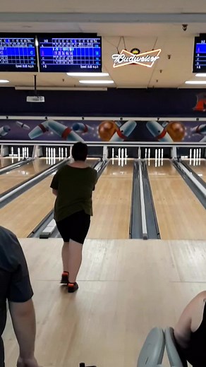 Sharyn Britton #GenshinImpact32 #candlepinbowling #bowling #bowlersoftiktok #bowlingalley #bowlingtips #bostonsports #newengland #outrunthebear #tournament #womeninsports