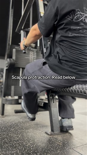 Alexander Darnbrough on Instagram: "✅ Full Scapula Protraction on Rows = Thick Back Gains 💪 Don’t stop at neutral! At the end of each row, let your shoulder blades glide forward ➡️ (full protraction) for a deep stretch. Then pull back hard ⬅️ (full retraction) and squeeze! 🔥 This extra range: • ✅ Maximizes tension • ✅ Hits traps, rhomboids & rear delts • ✅ Builds that dense, 3D back 🏋️‍♂️ Tip: Think scapula movement, not just arm pull. Control every inch! 👌 #trending #admusclelaw #bodybuildi