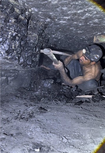 Exploring Black Gold Mining Techniques in Minecraft