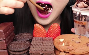 【Jane】吃播 巧克力盛宴（巧克力冰淇淋+巧克力饼干）