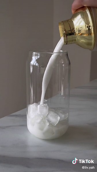 Halloween Drinks: Drunken Ghost Cocktail Recipe