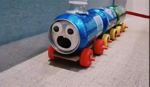 Recycle, make little Thomas train sets out of soft drink cans#forkids😋 #thomas #creative #creativehandmade #handmade #diy #kidsdiy #recycle #toy #interesting