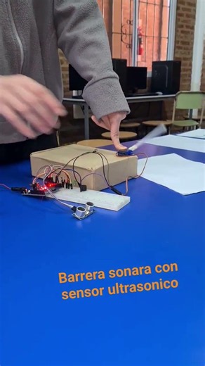 barrera sonará con sensor ultrasonico. #arduino #robotica