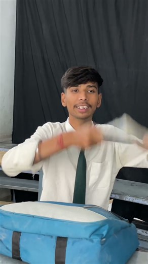 Paglo ka school 😅🤣 #comedy #funnyvideo #funnyshorts #youtubeshorts #ytshorts