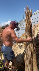 Brow set getting set up 👌🏼☀️🛖 #thethatchingguy #alright #thatch #fyp #foryou | The Thatching Guy