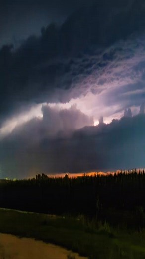 Dale Kaminski on Instagram: "Storm Chasing 2025: INCOMING(Aug 9, 2025 - Kearney Nebraska) #supercell #tornadoalley #extremeweather"