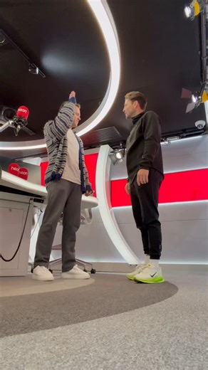 Olly Murs | 🇬🇧➡️🇺🇸 We’ve gone Global 😜 Saturday Breakfast live from Universal Orlando Resort 9am on Heart 🎢🎙️ | Instagram