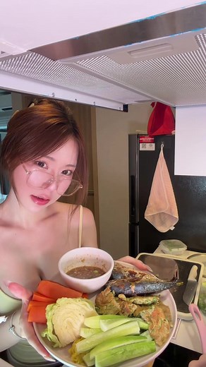 น้ำพริกกะปิปลาทูไข่ชะอม แซ่บง่ายทำได้ที่บ้าน