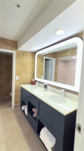 Hotel room tour in Oxnard, California 🤗🥰 #momsoftiktok #fypシ #hotelroom #california #familytravel