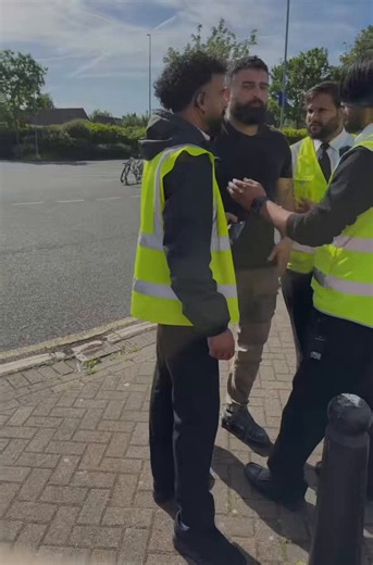 🚨BREAKING: Truth Hurts 101 has just been ARRESTED at a migrant hotel 🇬🇧 He was there putting up a UK flag when he was SURROUNDED by security and angry Illgela migrants who were PUSHING him and issuing THREATS - yet Truth is the one the gets arrested❗️This is absolutely beyond ridiculous - how they have the cheek to tell him he is trespassing when they are trespassing in the country is beyond me - DEPORT. @Truthhurts101UK
