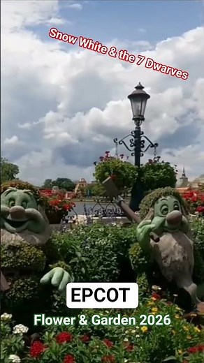 Snow White & the 7 Dwarves Topiaries#disney #epcot #flower&garden#topiaries#florida#vacay#snowwhite