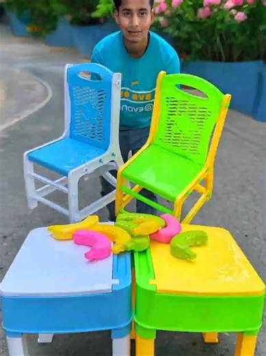 Outdoor Unboxing of 7 Ta Banana Chair & Table Set