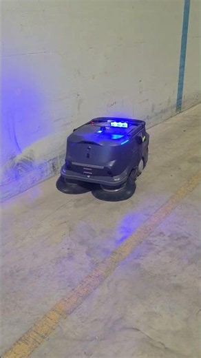 🤖🧹 Watch the Pudu MT1 Robotic Sweeper in Action!