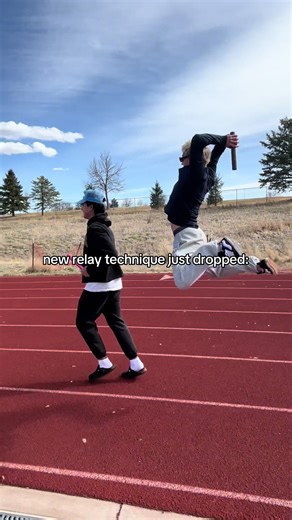 gotta take notes from the baton girl #track #4x4 #baton #colorado #noahlyles #repost @brandon @koa 🔥🔥