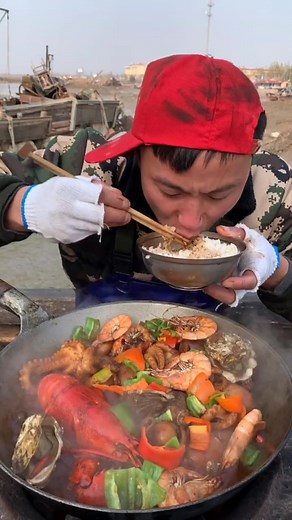 27M views · 493K reactions | ASMR Eating show Seafood boil #sea #seafood #seafoodboil #ftb #fyp #eating #eatingshow #food #asmr #foodie #cooking #facebookreels #viralreels #shorts | Crystal Harmon | Facebook