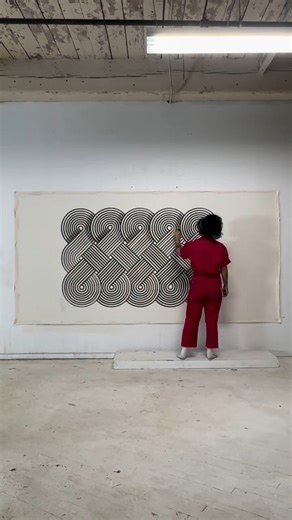 Through bold lines and textures, Emon Surakitkoson @emonsurakitkoson captures the essence of cultural transition and unity. Discover her journey at @emonsurakitkoson #EmonSurakitkoson #ContemporaryArt #AbstractArt #BlackAndWhiteArt #BaltimoreArtists | Less Talk More