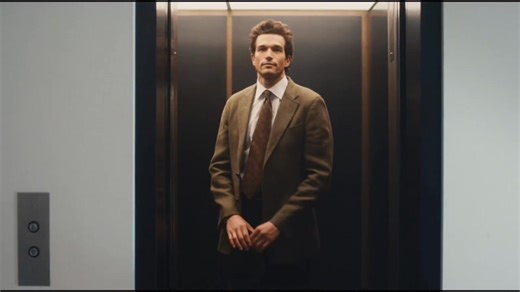 Their first encounter dates back to spring 1992, Bessette was working at Calvin Klein as a salesperson—and indeed, she was a “V.I.P. whisperer.” #americanlovestory #jfkjr #carolynbessettekennedy #fyp #creatorsearchinsight