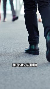 Hacer mucho sin saber a dónde vas… es como correr en círculos pensando que avanzas. 🏃‍♂️ La claridad de dirección vale más que la velocidad. #DanteEludier #Camino #Proposito #Avance #claridadmental | Dante Eludier