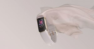 Fitbit Luxe devine oficială: brăţară elegantă de fitness, cu design metalic şi monitorizare stres