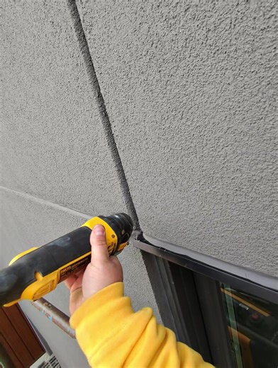 Water was finding its way in… so we’re taking it all back 🔧 Removing failed sealant across the entire building to fix the problem the right way — not just covering it up. On EIFS systems, this is exactly why you don’t seal everything shut. Your head flashing needs proper weepers to let moisture escape. Trap the water, and it will find a way in 💧 Fix the detail, fix the problem. 📞 1 (905) 868-7578 📧 Info@KettleContracting.com 🌐 www.KettleContracting.com #EIFS #BuildingEnvelope #Caulking #Sea