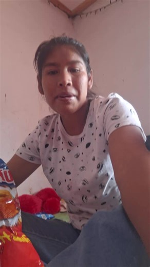 Disfrutando Sabritas con una Salsa Deliciosa