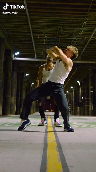 What tik tok dance is this 🧐🔥 #krump #dance #acdc