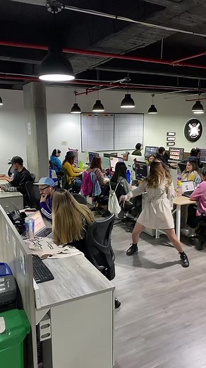 Un día normal en la oficina throwback 🧻