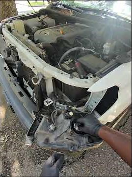 Toyota Tundra Headlight replacement #mechanic #automobile #diy