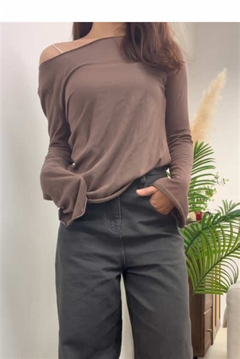 I’ve never clicked “add to cart” so fast. #offshoulder #lightweight #dailywear #comfywear #summertop