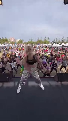 When your fave throwback gets a makeover 💫 🎶: "Suavemente" by @luckra @elviscrespo 📸: @didem.zeybek | Zumba Fitness