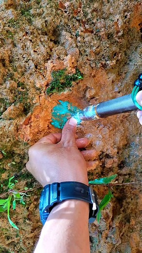 Temuan Batu Termahal di Dunia: Batu Kinyang Air Kristal Biru