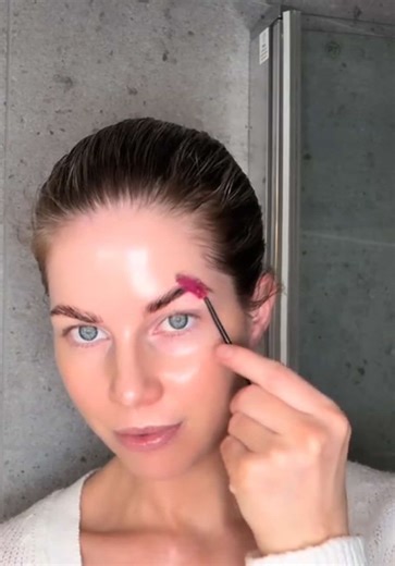 Brow hack! Using Aveda botanical repair overnight serum on my brows when I go to bed🌙 #aveda #brows #serum #hair #care