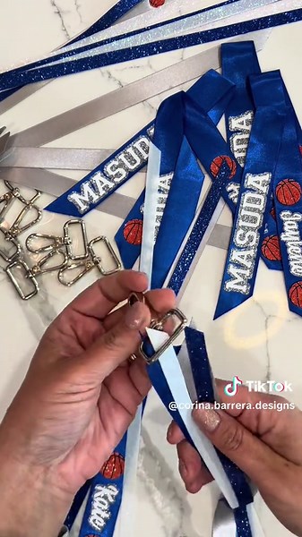 💙🤍🩶 custom keychains for the girls basketball team 🏀 #girlsbasketball #craftymoms #diy #learnontiktok