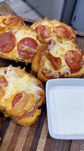 742K views · 10K reactions | Garlic Bread Pizzas Recipe Garlic Bread Pizza Sauce/Marinara Shredded mozzarella cheese Pepperoni Steps -Cook garlic bread in an air fryer or in the oven at 400 degrees for about 10 minutes. -Top garlic bread with marinara, shredded mozzarella cheese, and pepperoni. -Cook for another 5 minutes. Enjoy!! #recipe #garlicbreadpizza #easyrecipes #dinnerideas #easylunch #pizza | Cookinginthemidwest | Facebook