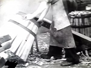 Retrotechtacular: Coopering Guinness Barrels By Hand