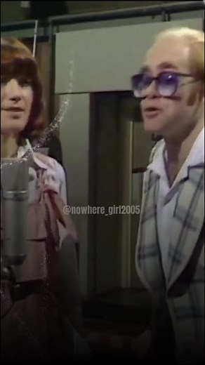 🎹 ¡Un clásico que nunca pasa de moda! 🌟 Un día como hoy, 11 de noviembre de 2002, se lanzó “Elton John: Greatest Hits 1970–2002”, el álbum doble que reúne más de tres décadas de éxitos del legendario artista británico. 🎶 #EltonJohn #GreatestHits #RocketMan #PopRock #MusicLegends #ZRockAndPop | Z Rock & Pop