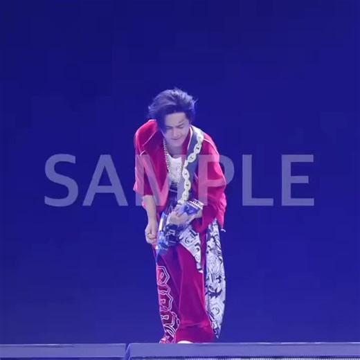 Jay Enhypen: Concert Highlights and Solo Guitar Performance