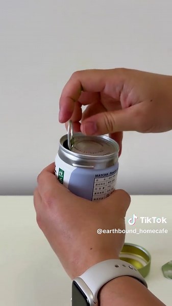 Just opened a fresh tin of Marukyu Koyamaen Aoarashi matcha and that first smell is always my favourite part. The taste is clean with a mild sweetness and a soft umami finish, no sharp bitterness at all. ~ 4g matcha powder ~ 100 ml-ish oat milk ~ 12ml agave syrup ~ ice #homecafe #homecafeph #matcha #matchaph #matchalatte