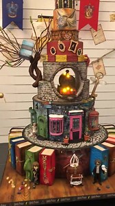 This Harry Potter cake is amazing! Artist: https://www.facebook.com/cindy.sauvage.7712 | For Reading Addicts