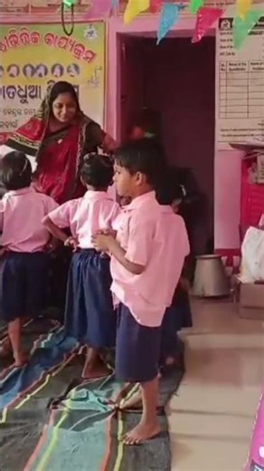 Rumku jhuma song, acting