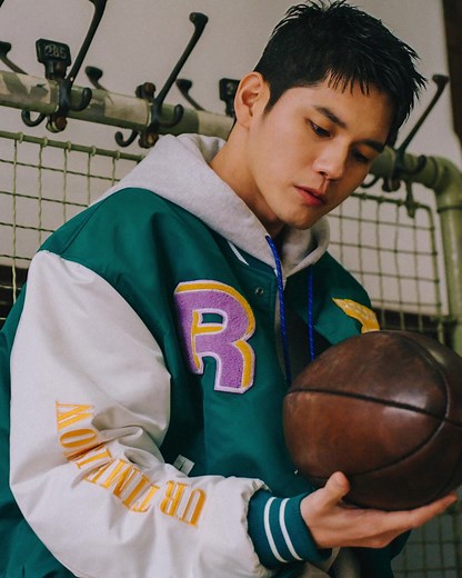 1.2K views | REEBOK SS23 VECTOR 93 COLLECTION WITH 조이현&옹성우 배우...