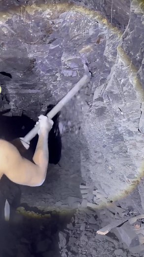 Coal mining process #asmrsounds #reelsviralfb #diy #trendingreels #reelschallenge #reelitfeelit #miningindustry #coalmining #satisfying #stone #reelstrending #mining #shorts #viralfb #minecraft #mountains | Rock Mining