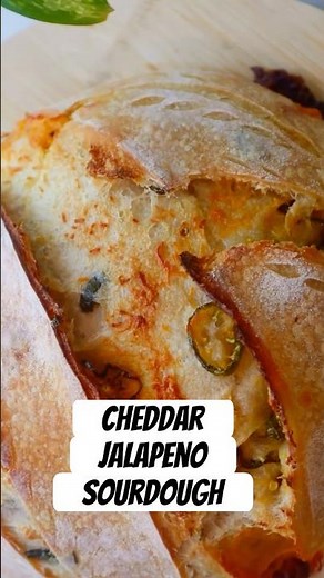 Cheddar-Jalapeño Sourdough Bread #recipe #homebaking #sourdough
