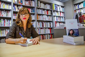 Mathilda May: "J'ai été trop longtemps occupée à essayer d'être acceptée" | RTS