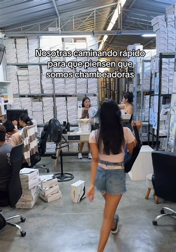 Caminando rápido para vernos ocupadas 🙄 #parati #humor #comedia #karinatorres #lasperdidas